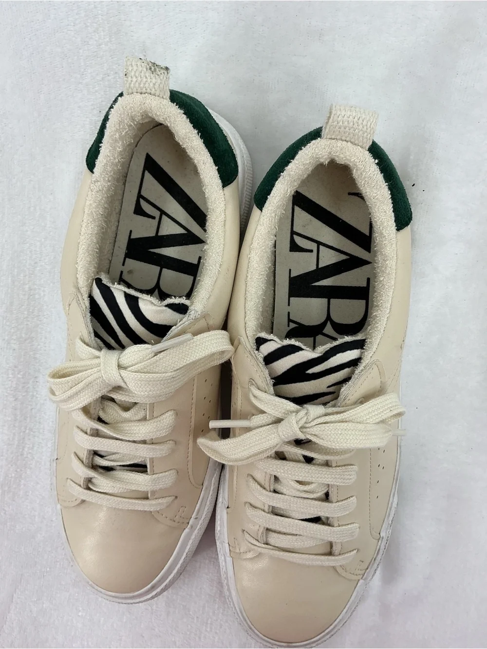 Zara Cream Sneakers with Green Heel and Zebra Tongue B46